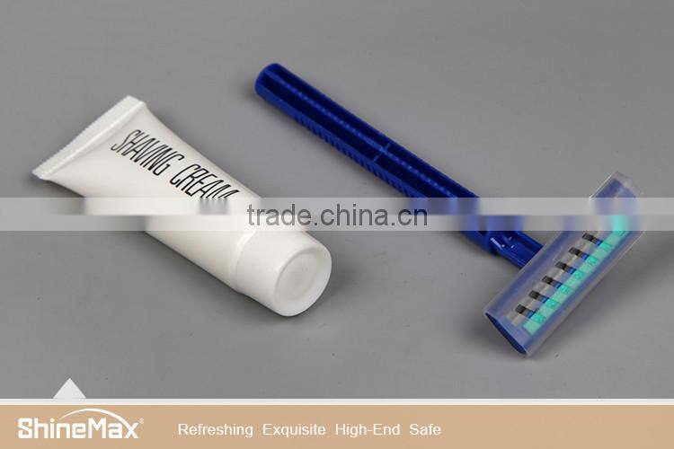 Pivot triple blade stainless steel disposable razor