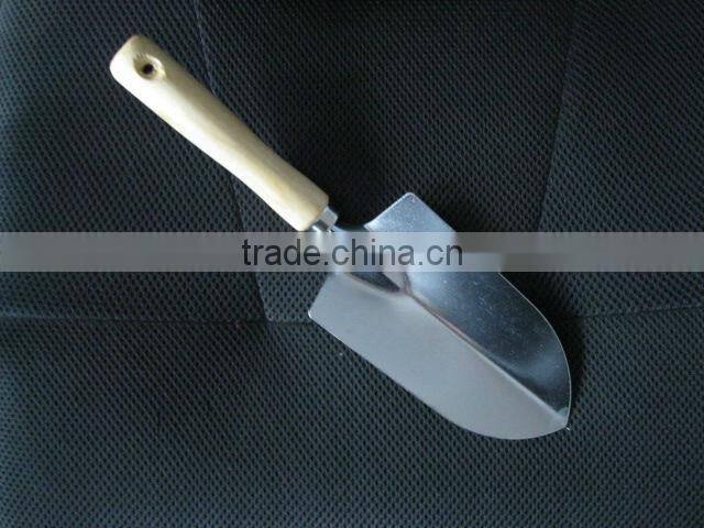 WOODEN HANDLE GARDEN TROWEL
