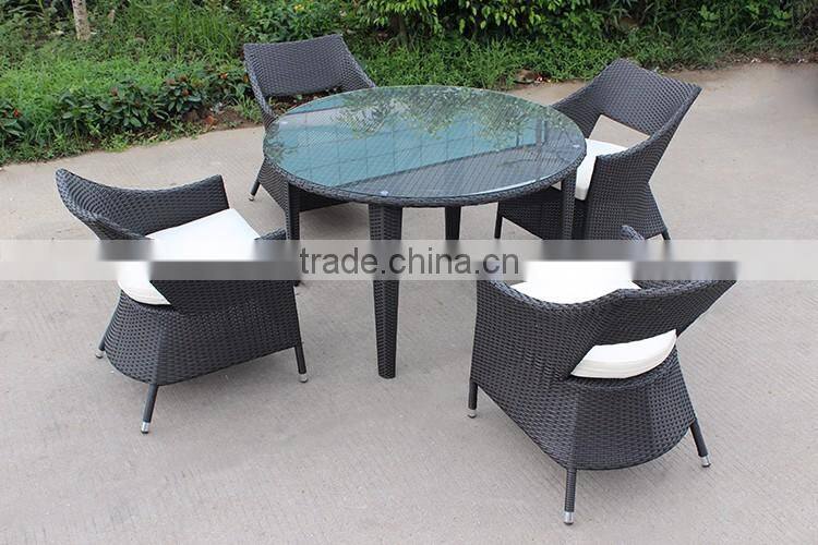Upscale Outdoor Rattan Furniture Dining Round Table Set