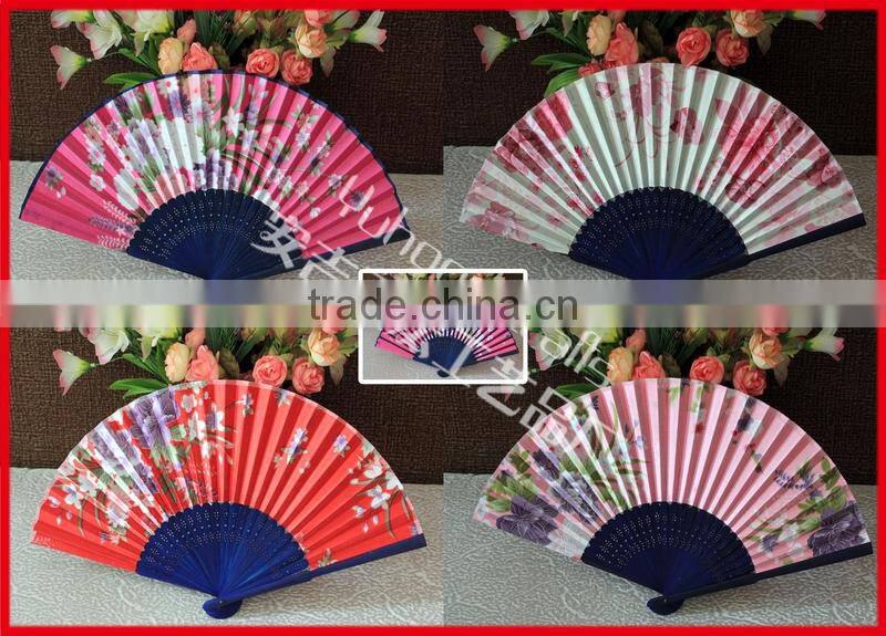The existing fabric folding fan with bamboo ribs