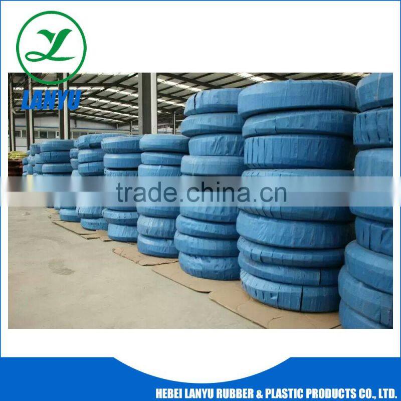 Oil resistant fibre reinforced rubber hose SAE 100R4