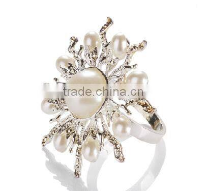 fashionable flower shape plastic pearls metal alloy napkin rings