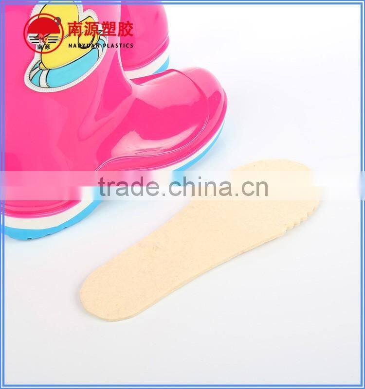 Children rain boots with optional LED light