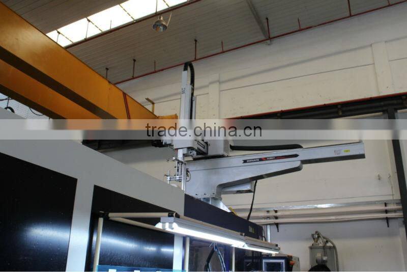 Programmable robot arm for picking and placing products