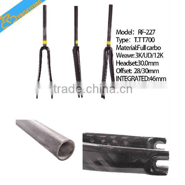 Perfect performance carbon bicycle fork Chinese manufacturer wholesales bicycle front fork for sale.