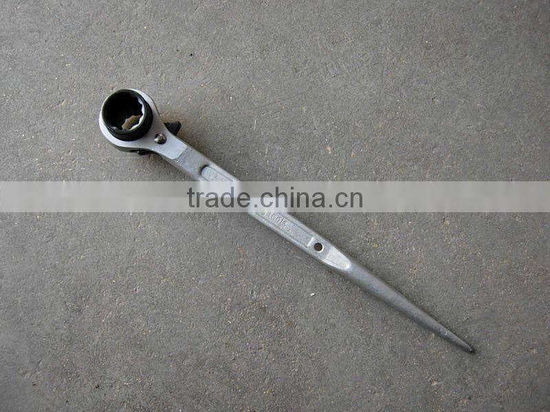 Sharp end ratchet socket wrench