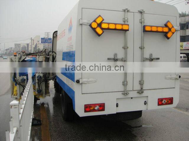 2013NEW Dongfeng 4*2 broom sweeper truck / tow road sweeper