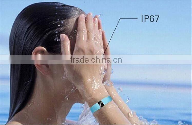 2015 New Fashion Wearable Devices with Low Price High Quality Men and Women Sports Smart Wristband Watch