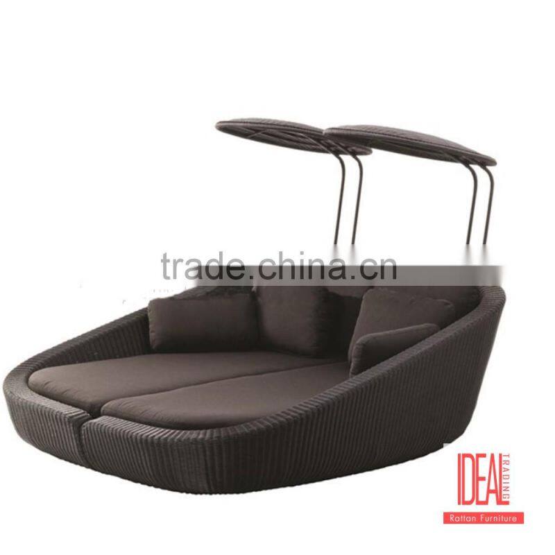 Modern classic outdoor poolside beach use ratten Wicker sun lounger With Cushions