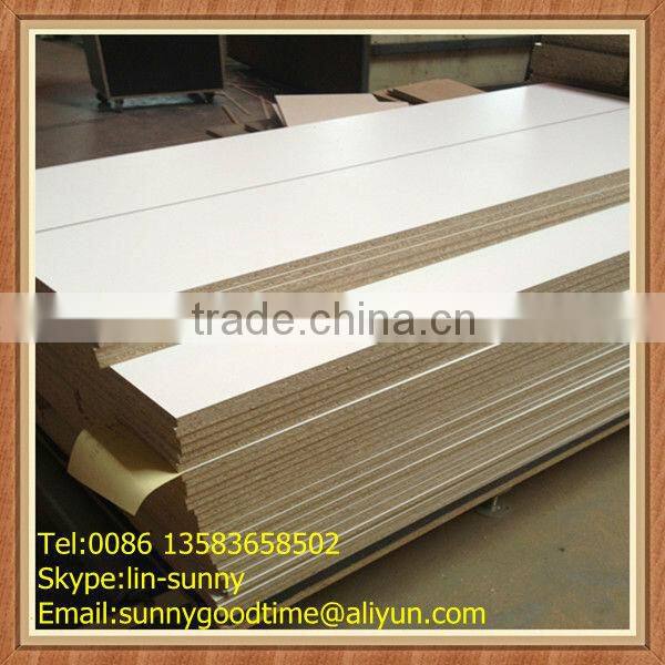 Woodgrain melamine faced chipboard