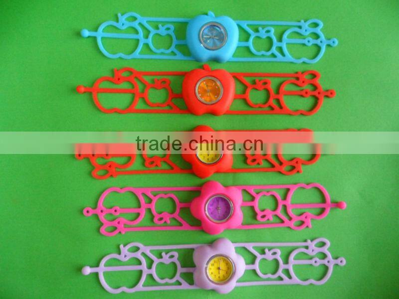 Hot!!! Lovely hollow out flower shape digital silicone watch