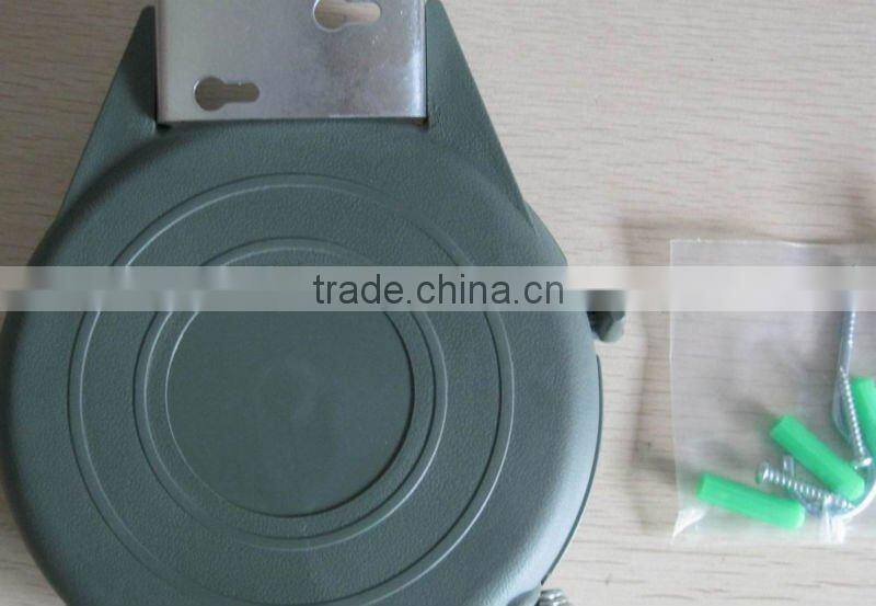 Retractable clothes line