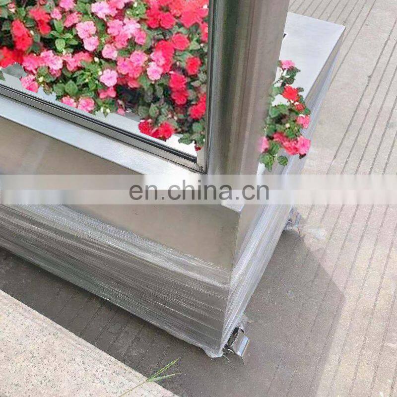 Weldon outdoor stainless steel windbreak glass cafe barrier, Pavement division Floor movable flower pot