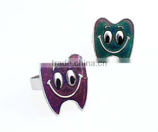 Safe Material Varied Colors Cute and Lovely Sea Horse Shape Women Jewelry Ring for Retailer