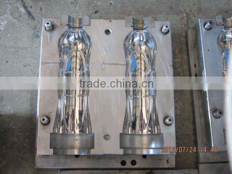 Plastic bottle blow mould