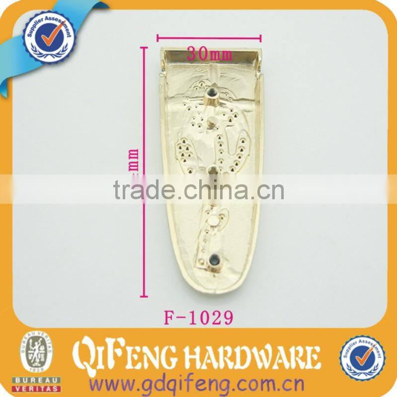 qifeng flower shape bag accessory for handbag , fashion metal logo ,sculpture tag