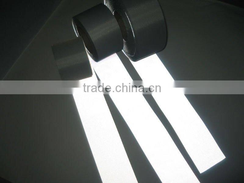 Reflective fabric strip for safety jacket