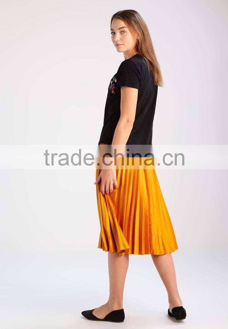 MGOO 2017 Summer Latest Design Women Short Sleeve T-Shirts Black T Shirt Embroidered With Flora