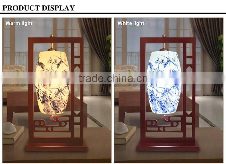 Jingdezhen handmade blue and white ceramic wood base table lamp