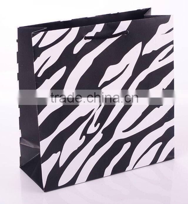 Hot sale black and white Leopard grain printing paper bag