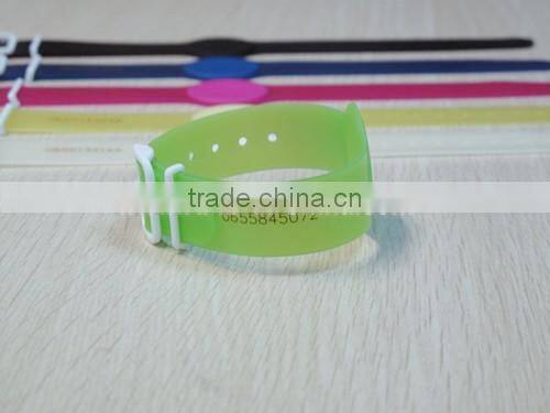 125KHz/134.2KHz/13.56MHz RFID Green Wristbands, Colorful PVC RFID Wristbands for Events/Party