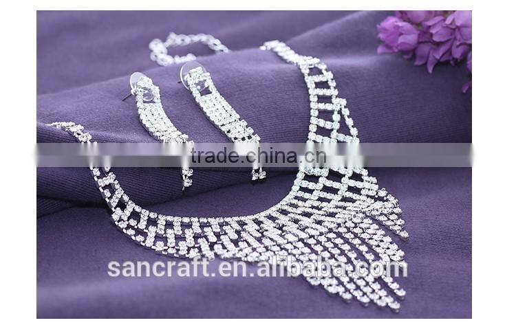 beautiful customized crystal silver bridal jewelry set