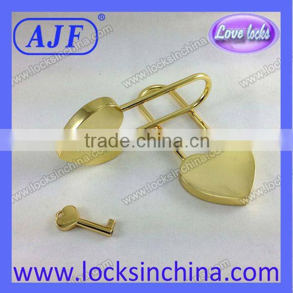 Gold big heart padlock for lover
