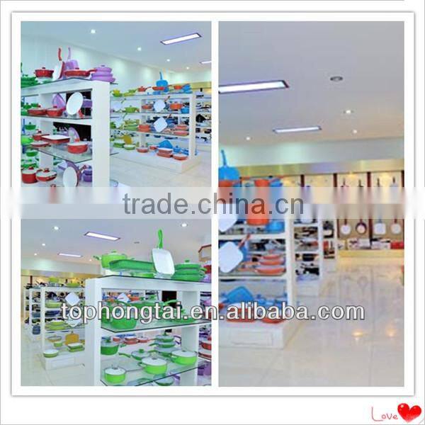 Aluminum ceramic casseroles with outside metallic painting