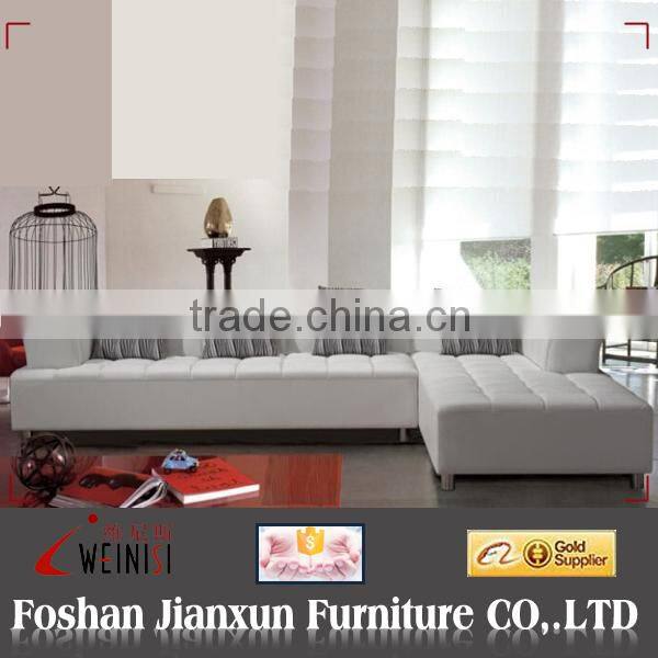 LF521 sofa with pillows