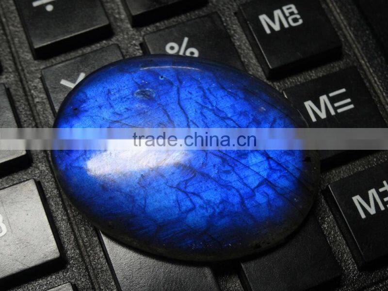 Best quality New Arrival Mother of Pearl gemstone with nice carving and Leaf Shape