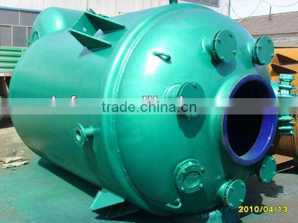 Liquid pressure storage tank