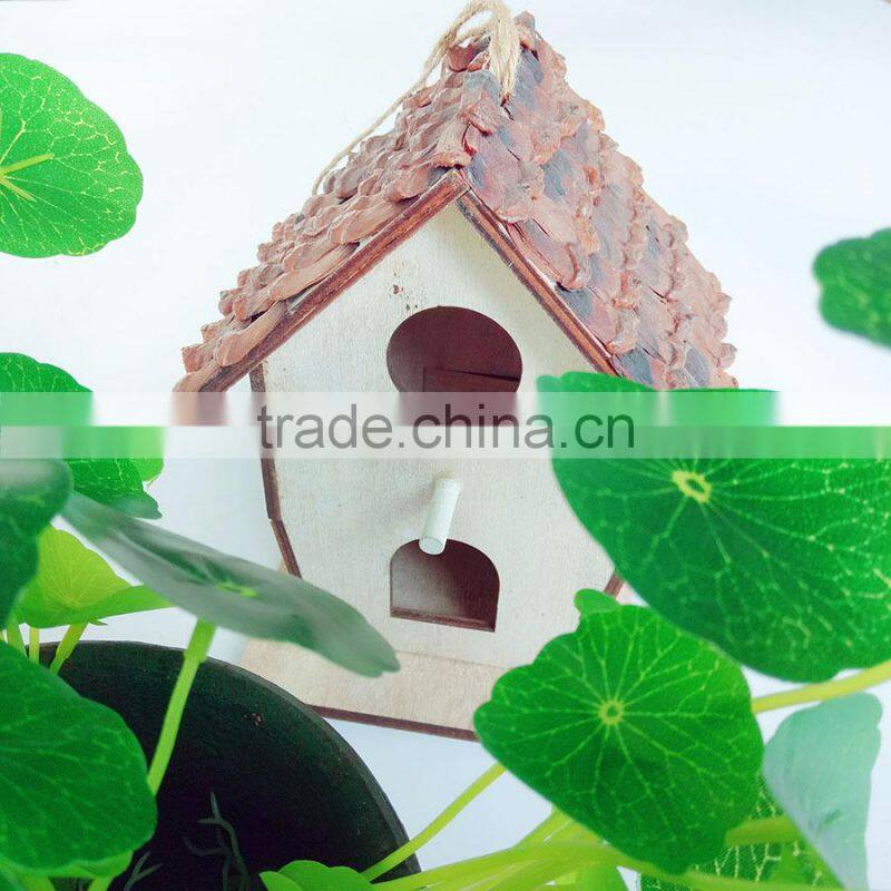 Wooden love of the bird's nest