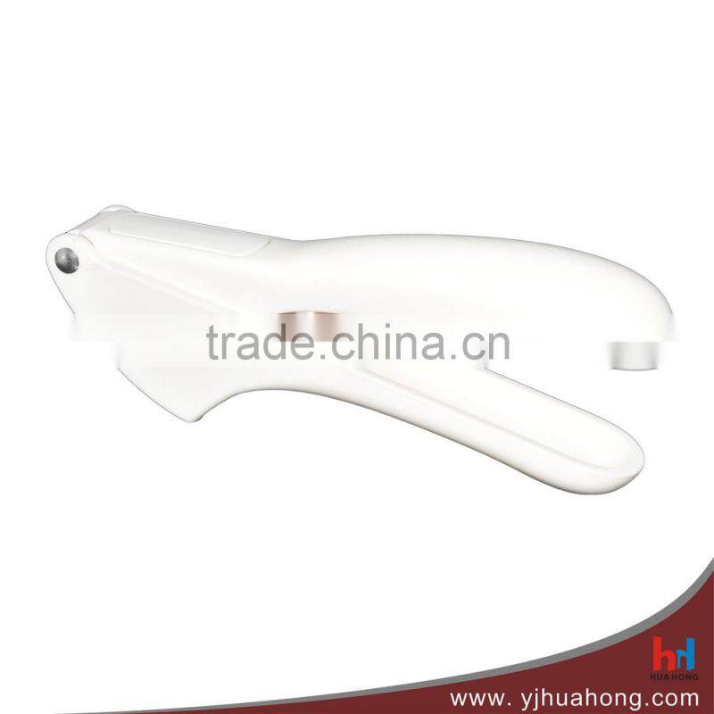 Transparent Plastic Garlic Press/Garlic Crusher (HGP-11)