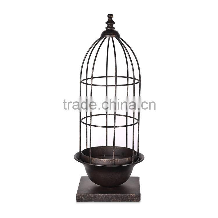 Round metal candle holder, metal ornaments.