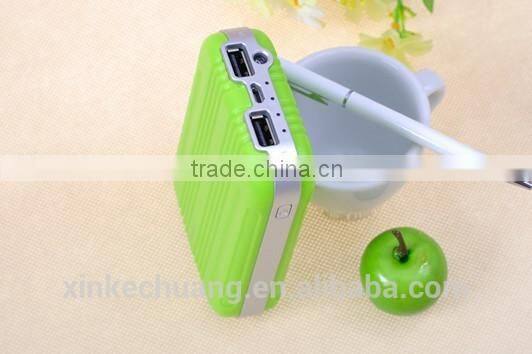 Guoguo high quality 8800mah RoHS FC suitcase fast charging travel dual usb power bank for iphone7