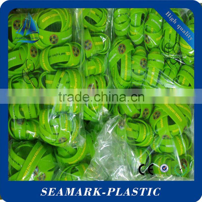 High qualiry promotional keyring plastic silicone band keychain