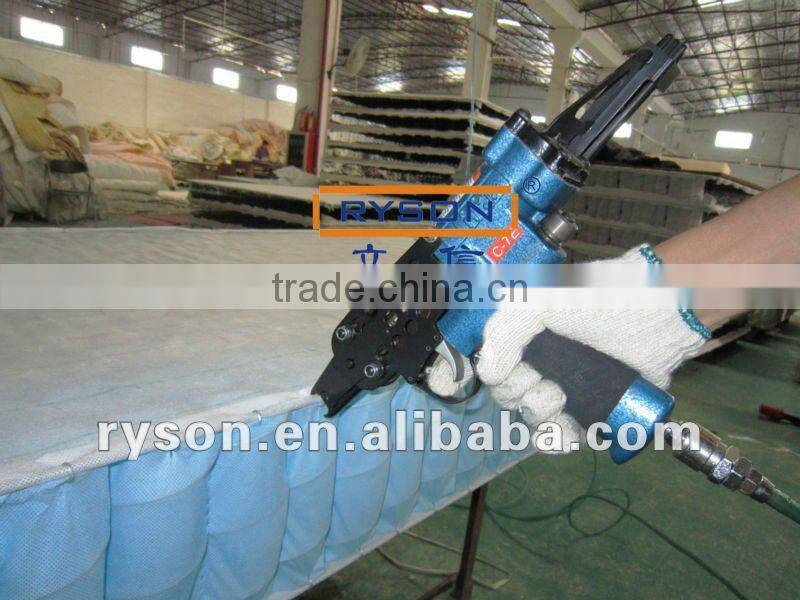 Easily opperated C-Ring staple gun
