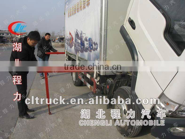 Yuejin 4*2 move stage trucks for roadshow