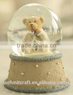 Best birthday gift resin glass snow globe with blowing snow snow ball