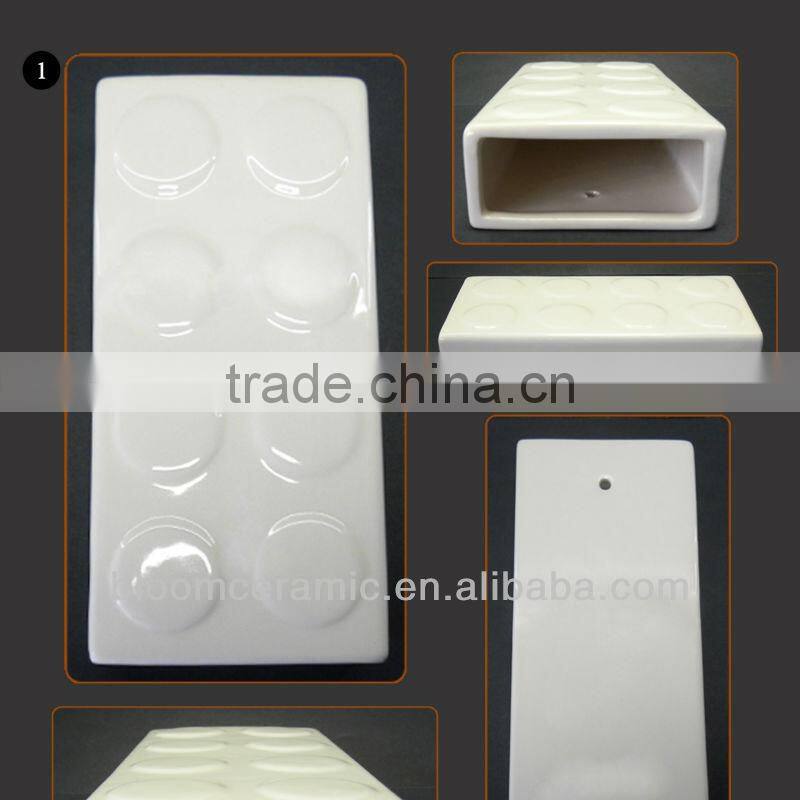 Fashional design white ceramic humidifier with metal "S" hook