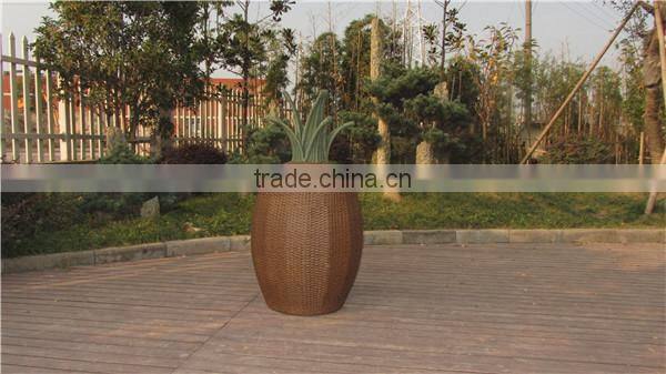 Pineapple shaped wicker living room storage box