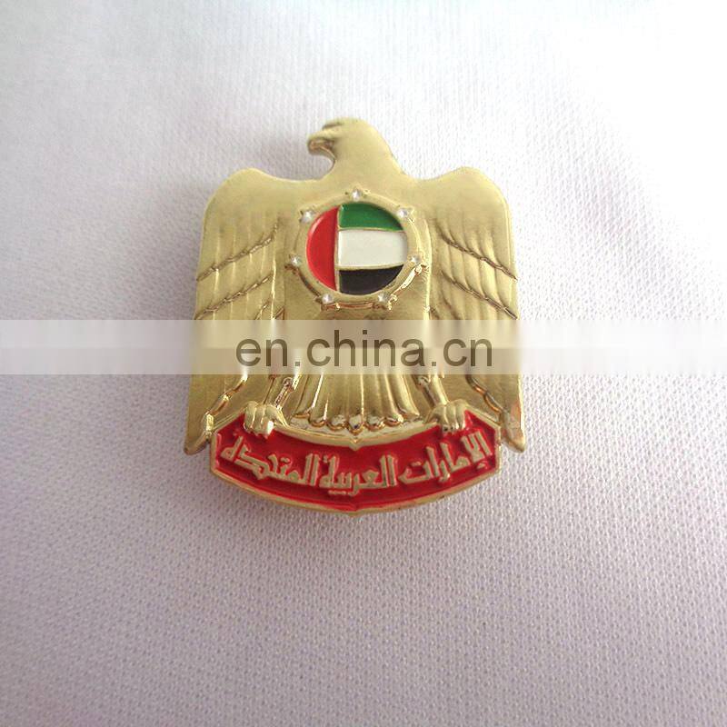 2017 hot sale national day souvenir badges with UAE national emblem customized memorial gift metal badge