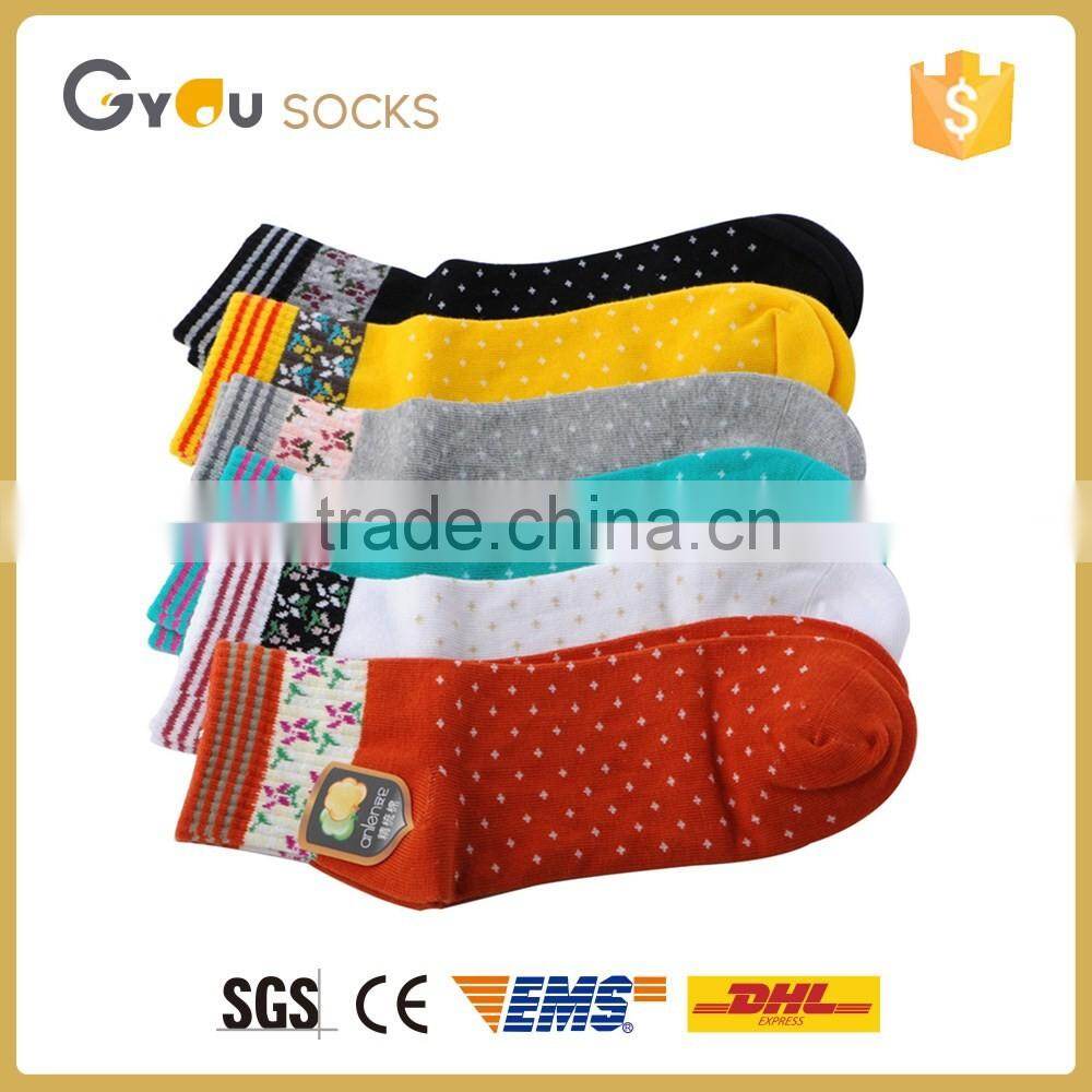 Hot selling colorful women cotton casual socks custom embroidered socks