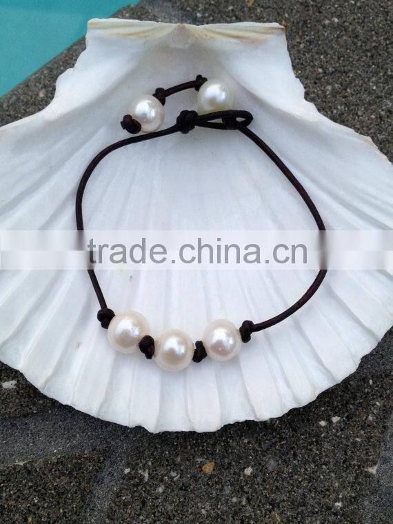 Knotted LEATHER & Three FRESHWATER Pearl Bracelet - Round