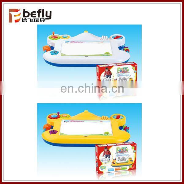 2015 latest mini projector toy with writing board