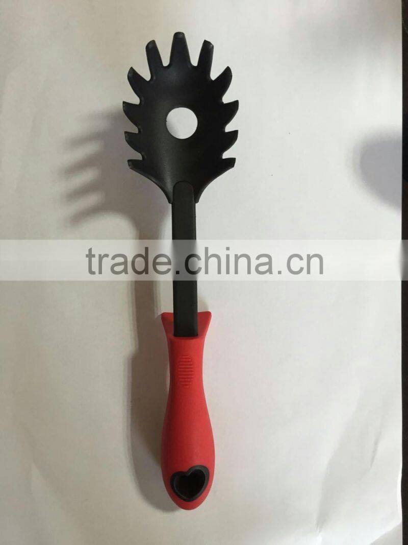 2015 popular sale 6 pcs set nylon kitchen utensils non-stick set with high quality food garde all red silicone handle