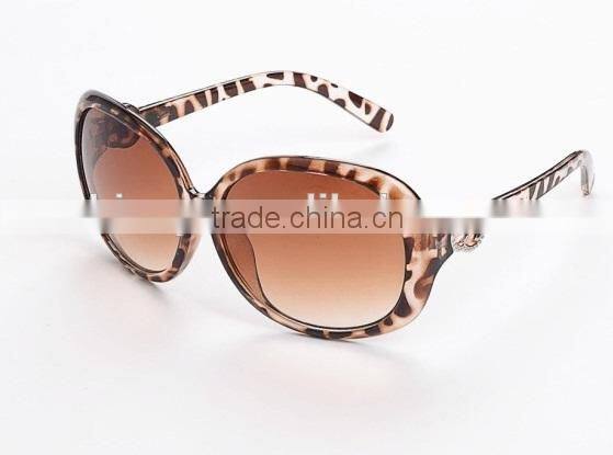 Factory direct supply top wrist watch with glasses and pen with design for promotional or lady