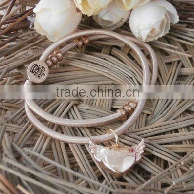 2015 newest gold bangle charm bracelet , lovely bear bowknot bracelet newest bangle/ bracelet