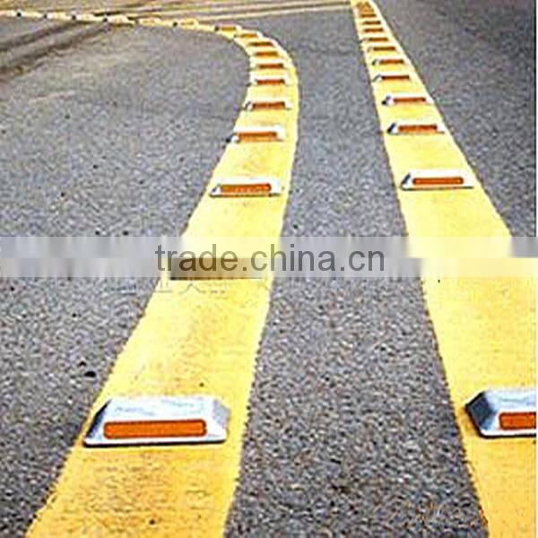 Low price road traffic stud with plastic and metal