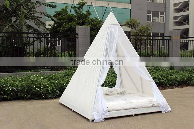 Leisure Garden Furniture Rattan Canopy Quadrate Sunbed